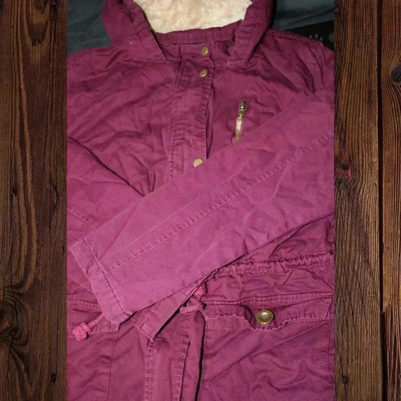 L C’Esttoi Burgundy Sherpa Lined Jacket - Picture 5 of 10